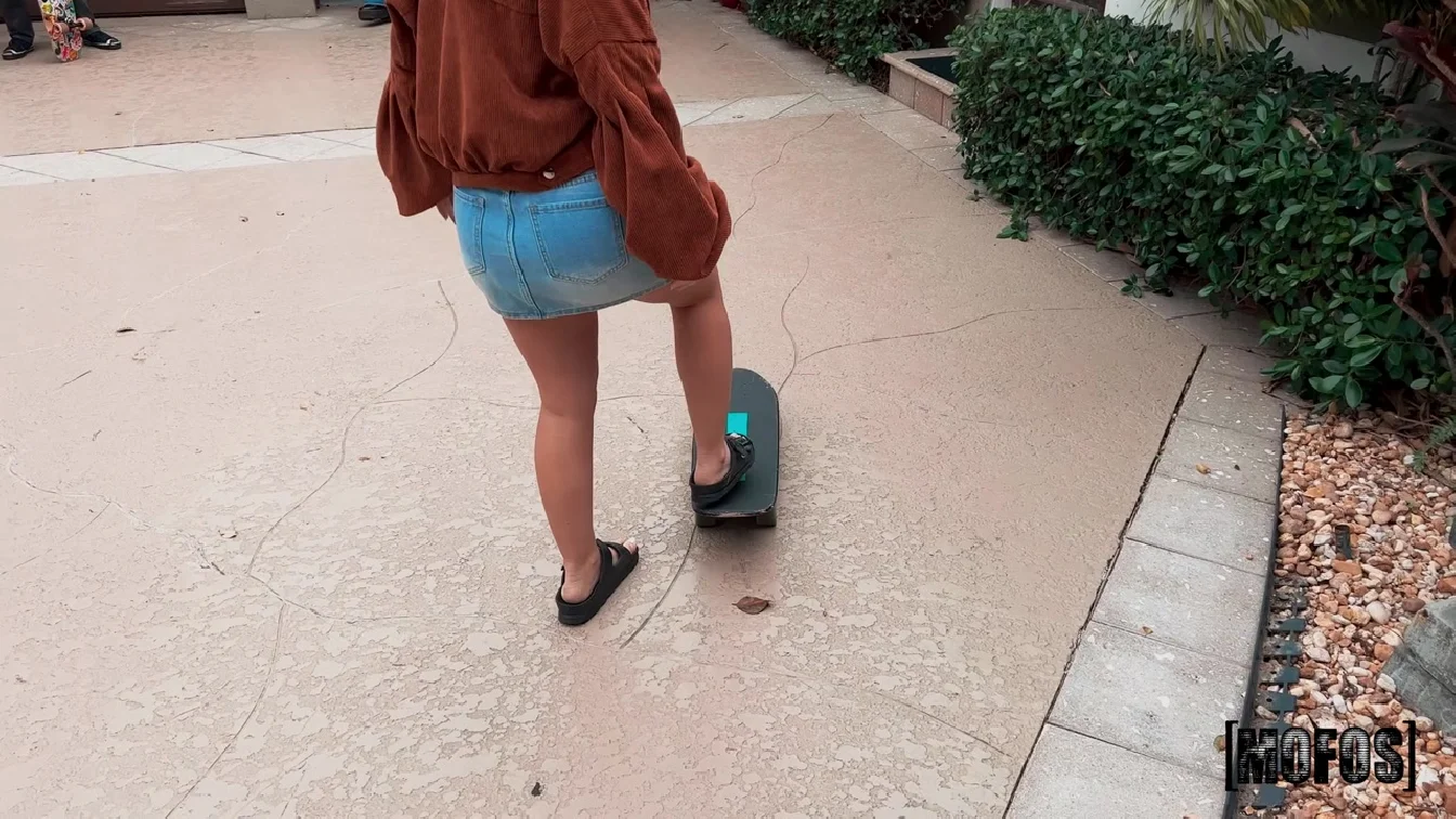 LetsPostIt Cynthia Lin And Venus Rivers Skate Or Cum XXX